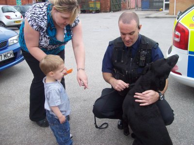 Police dogs visit the children