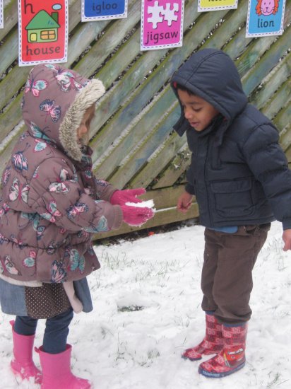 The snow came to Busy Bees Photo-2