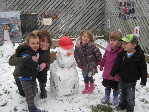 The snow came to Busy Bees Photo-4