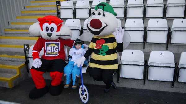 Buster Joins Us For The Golden Mile Photo-6