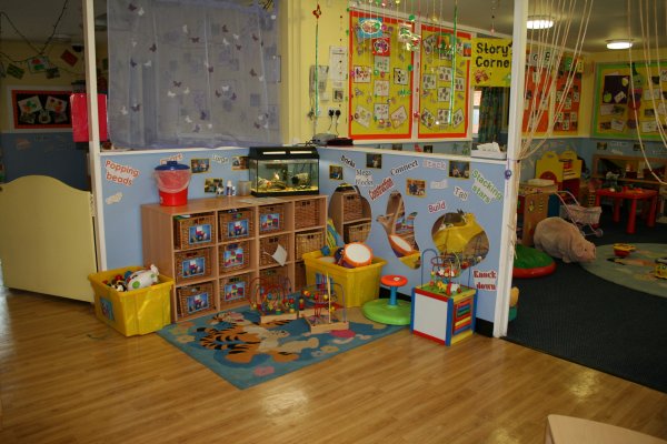 Brough Receive Busy Bees Centres of Excellence Award Photo-2