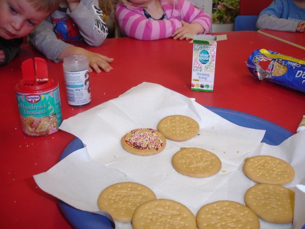 Children make cakes to raise money for Help for Hero's Photo-2