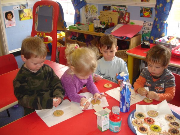 Children make cakes to raise money for Help for Hero's Photo-3
