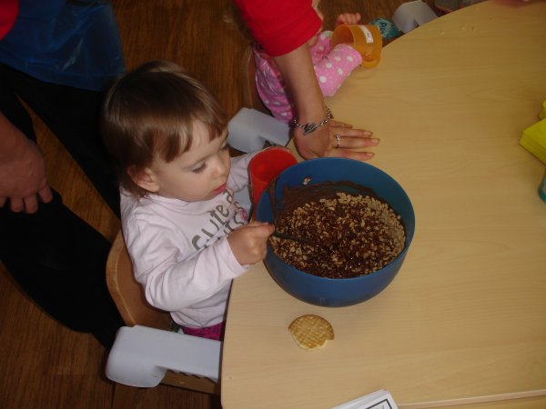Children make cakes to raise money for Help for Hero's Photo-6