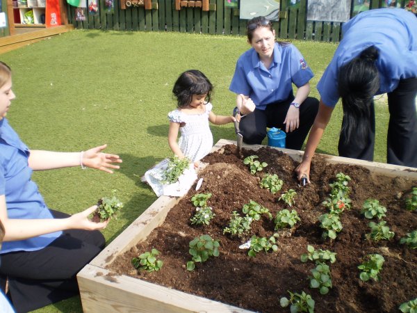 Garden week at Busy Bees!!!!! Photo-2