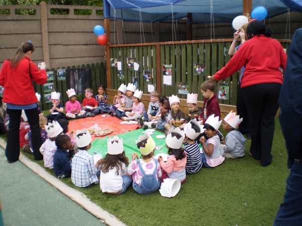 Garden Party to Celebrate Royal Wedding Photo-3