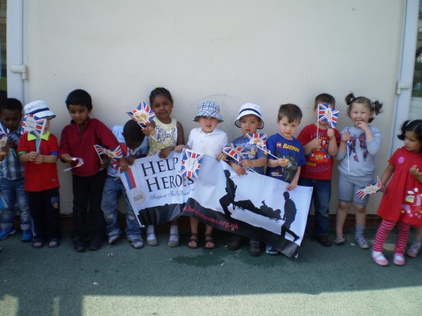 Garden Party to Celebrate Royal Wedding Photo-6