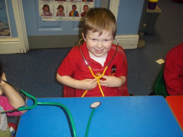 Children have a visit from mad science Photo-2