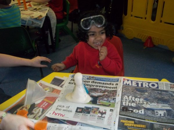Children have a visit from mad science Photo-6