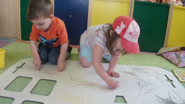 Toddlers Build A House Photo-2