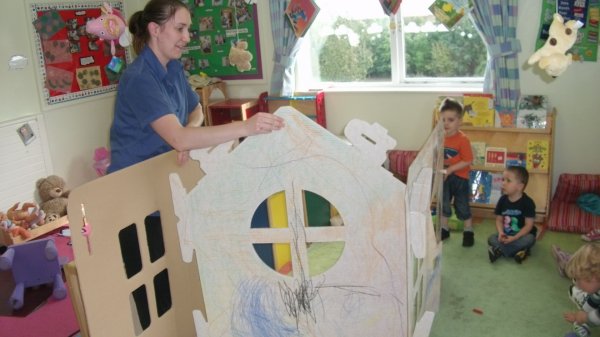 Toddlers Build A House Photo-3