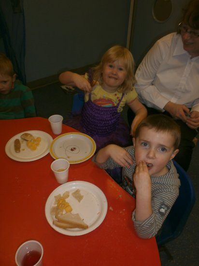 Children's Christmas Parties. Photo-1