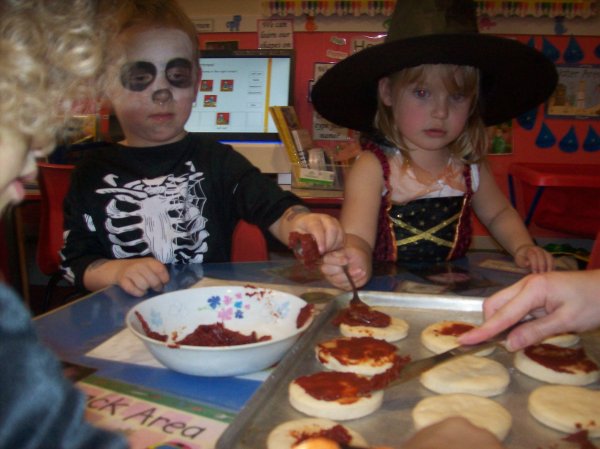 Pizza making in preschool Photo-1