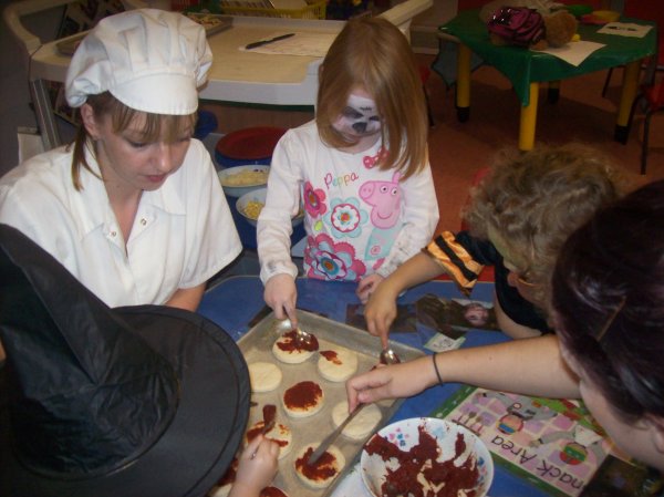 Pizza making in preschool Photo-2