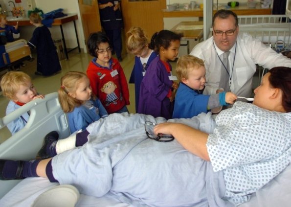 Busy Bees Go To the Ward Photo-1