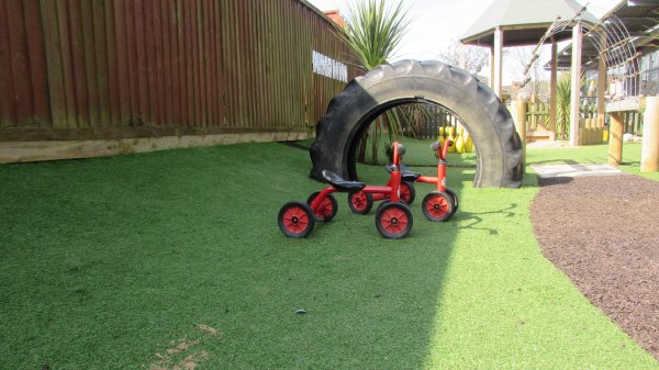 Busy Bees in Stoke Gifford , local nursery for childcare 